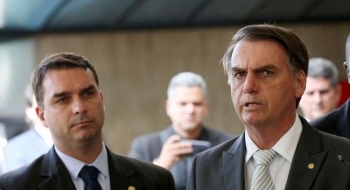Flávio Bolsonaro insinua que o presidente também deve se filiar ao Patriota